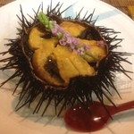 かず味家 - 雲丹
      まだ棘が動いてる
      新鮮そのもの