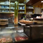 鳥辰 - 高級感漂う店内