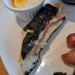 那覇 東急REIホテル - 恵方巻きは卵とスパムを使用した「沖縄仕様」。