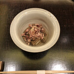 串揚げ 名倉 - ゼンマイの煮浸し、目の前で鰹節削りたて！