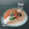 サンガム - グリーンカレーとトマトチーズの合盛りカレー (1,309円・税込)