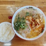 日出屋 - 【こってりホルモン煮ラーメン　950円】