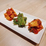 サムギョプサルと韓国料理 TUTUMU38 - キムチ盛り合わせ