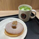 タリーズコーヒー - 料理写真:『お濃い抹茶ラテ(Hot)』
『ハニーウォールナッツドーナツ』