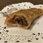 中国飯店 富麗華 - 鴨肉の揚げワンタン(断面)