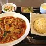 京花楼 - 焼きそばとチャーハンセット
ちょっと味濃いめでした。