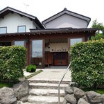 蔵のそば処きよ - 外観2（駐車場より）、道なりにいくと左手にあります