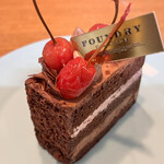 FOUNDRY - さくらんぼとクリオロ種カカオのチョコレートケーキ