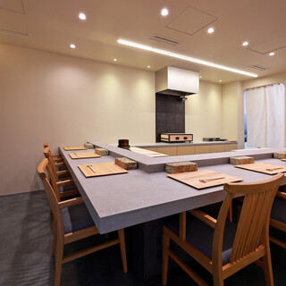 グレーを基調とした贅沢で凛とした空間