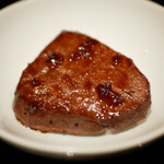 膳処末富 - 薪と炭、そして玉ねぎで蒸し焼きに。 咀嚼で引き出される玉ねぎの甘さと香り。ご飯にも寄り添う薫香感を見つける。