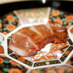 膳処末富 - 舌に着地する寸前に香り出すウイスキー樽の風味、そのまま口全体に甘みが降りてくる。 以前に増して風味と甘みは強烈に、心地よい食感に引き出される旨味。そして極上の余韻に酔いしれる。