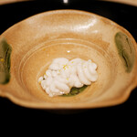 膳処末富 - ●白子（北海道）
      海水の塩分濃度でさっと湯通しした白子を昆布出汁に浸したもの。