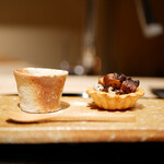 膳処末富 - ●蛸と椎茸のタルト ビスク
      これまでになかった新しい試みの作品。