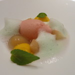 エクアトゥール - 25年6月　桃・ホオズキのコンポート　バニラ、グアバアイス、マンゴーエスプーマ