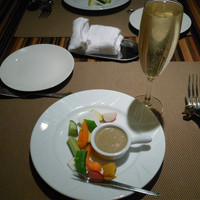 ete - カニとカニ味噌のバーニャカウダとスパークリングワイン