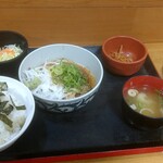 博多ごまさば屋 - ゴマサバ丼定食900円。