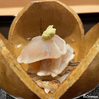 津の守坂 小柴 - とら河豚の焼霜造り