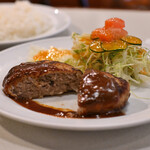 KONA - 【日替わりランチ＠税込750円】メンチカツ：真ん中でカット