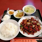 龍盛菜館 - 日替りランチ「鶏肉の黒胡椒炒め」¥650　しかも税込！