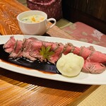 女神のなおりあひ＆小っちゃな猫カフェ アフロディーテ - 低温調理ローストビーフ