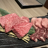 近江うし 焼肉 にくTATSU 青山本店 - 