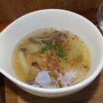 キッチン ブルー グローブ - スープのアップ (今日はキノコ、玉ねぎが多い)