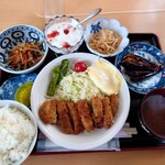おさんぽカフェ - おうちごはん(お肉)  950円(税込)