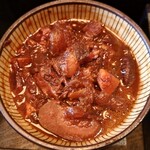 結庵 - ○どて煮
      良く煮込まれたホロホロな牛すじ肉。
      味わいは濃い目だけど美味しい味わい。
      
      これは酒の肴に味わいをアジャストされてる印象。