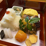 味 ふくしま - 八寸は右回りにだし巻き卵、マナ鰹の幽庵焼き、胡麻ふの田楽、子持ち昆布、鯛の昆布巻き、もろこ、クワイのチップス、キンカン、香の物、百合根の炊き込みご飯、福豆