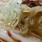 田中そば店 - 喜多方ラーメン風の麺
            
