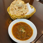 バングラキッチン - 骨付きマトンカレー&ロティ