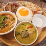 Bangkok Spice - 中目黒プレート1650円 サラダ、生春巻、グリーンカレー、トムヤムクン？、ガパオ、デザートが少しずつ頂ける。味は無難で上品な感じ。ベビーカー可、ペイペイ可