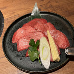 歌舞伎町焼肉 一頭や - タンは良さげ。