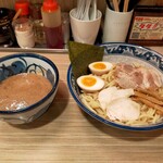 秋葉原つけ麺 油そば 楽 - 