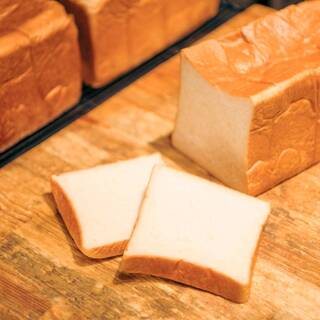 在自家面包店使用最高级北海道小麦烤制而成的长面包