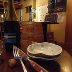 ボータン - 店内とワイン