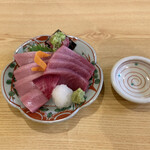 かもめ食堂 - マグロの刺し身