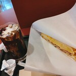 カフェ・ベローチェ - ハムとチーズのホットサンドとアイスコーヒーのセット