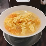 Hibiyaen - トマトと卵の塩スープ麺　全景　デザートは杏仁豆腐