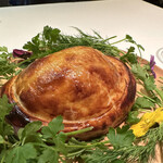 メイ - フェザン（フランス産キジ）胸肉とフォアグラのパイ包み焼き