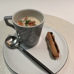 メイ - ・新ジャガのポタージュ
      ・鶏レバームースのエクレア