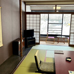 宝川温泉 汪泉閣 - お部屋から川面が見えます。