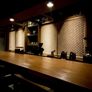 和を基調とした落ち着きある店内で過ごす大人の時間