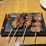 1秒卓上ハイボールともつ焼き けむり 浦和本店 - 豚串のタン、はらみ、かしら、ハツ。美味し。