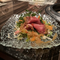 Let it Beef - 彩り野菜とローストビーフのミニサラダ