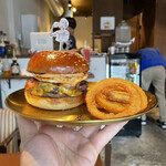 Eisha Burger - 『ベーコンチーズバーガー¥1,500』 『エッグトッピング¥150』 『ジンジャーエール¥300』 ※ドリンクは、セルフサービス。