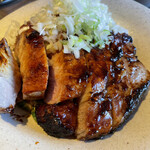 百華 - 豚ロースの薄餅焼き　下には卵焼きが。ネギ沢山乗せれますね！