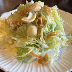 百華 - サラダ　ナッツがアクセント。