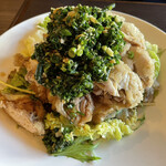 百華 - 油淋鶏　注文してる方多め。かかってるタレも美味しい‼︎すごいボリューム♡