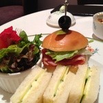 マイセン カフェ - 2013年6月サンドイッチはキュウリだけでなく、薄くスライスされたパルメザンチーズが挟んであって、上品☆☆